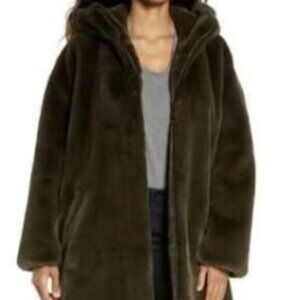 Luxurious UGG Faux Fur Coat - Oversized XS/S